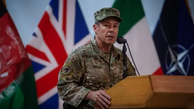 افغانستان کې د مېشتو بهرنیو ځواکونو عمومي قوماندان امریکایی جنرال سکاټ مېلر