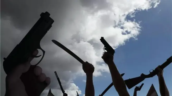 Image of pipo wit weapons