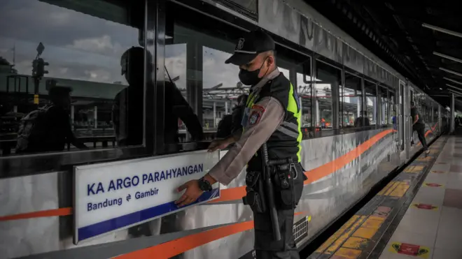 kereta argo parahyangan
