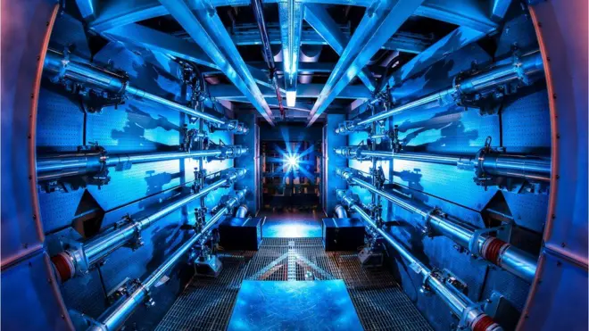 Foto do laser da National Ignition Facility 