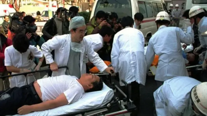 20 марта 1995 года члены секты распылили нервно-паралитический газ зарин в токийском метро