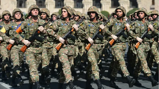 Ermənistan əsgərləri (arxiv foto)