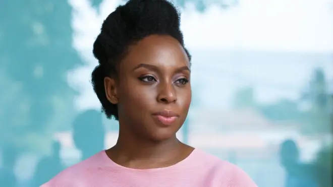 Adichie bụ onye na-agba mbo ihu na nwoke na nwaanyị nọ nhatanha