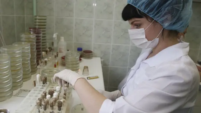 Восьмирічну дівчинку у комі транспортували до лікарні "Охматдит". Дитині поставили діагноз "енцефаліт"