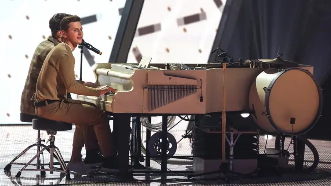 Brunettes Shoot Blondes