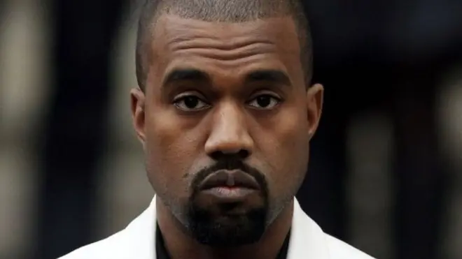 Kanye West vuelve a despertar controversia.