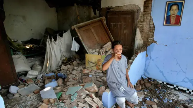 Gempa besar diperkirakan lebih dari 8 SR bisa melanda Jakarta.