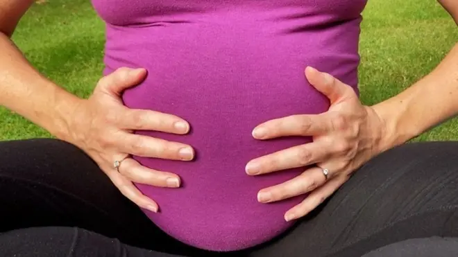 أنا حامل، هل يجب أن أتلقى اللقاح؟