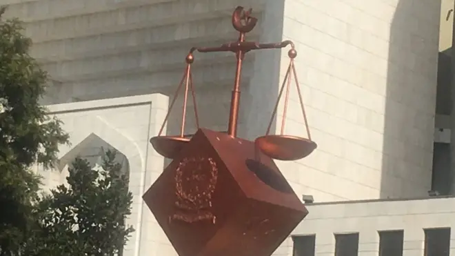 درخواستوں کی سماعت 13 جنوری کو پھر ہوگی اور وزیراعظم کے وکیل اپنے دلائل جاری رکھیں گے