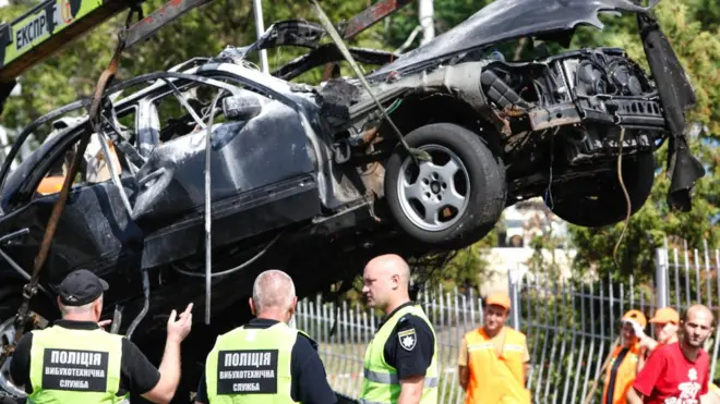 Все, що залишилося від автівки командира спецназу розвідки Міноборони України Максима Шаповала, яка вибухнула 27 червня 2017 року