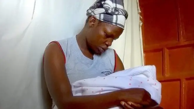 Au Kenya, la pauvreté pousse des femmes à vendre leurs enfants à des trafiquants