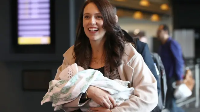 La Première ministre néo-zélandaise et son bébé
