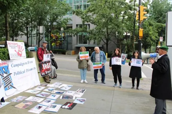 تجمع ایرانیان در مقابل کنسولگری سوئد در ونکوور در اعتراض به آزادی حمید نوری