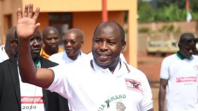 Rais Evariste Ndayishimiye katika kongamano la chama tawala cha Burundi CNDD-FDD mkoani Gitega, Jumapili