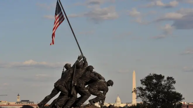 Spomenik američkim vojnicima koji su se borili na Ivo Džimi
