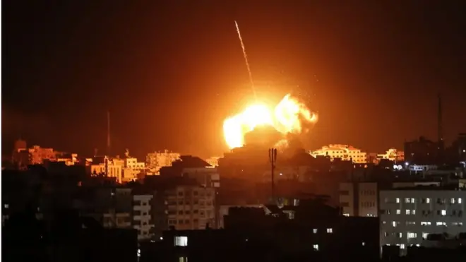 Israel mengklaim melancarkan gempuran ke sejumlah sasaran, termasuk kantor pemimpin Hamas, Ismail Haniyeh.