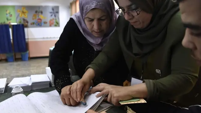 Les Algériens se sont rendus aux urnes mercredi sans enthousiasme apparent.