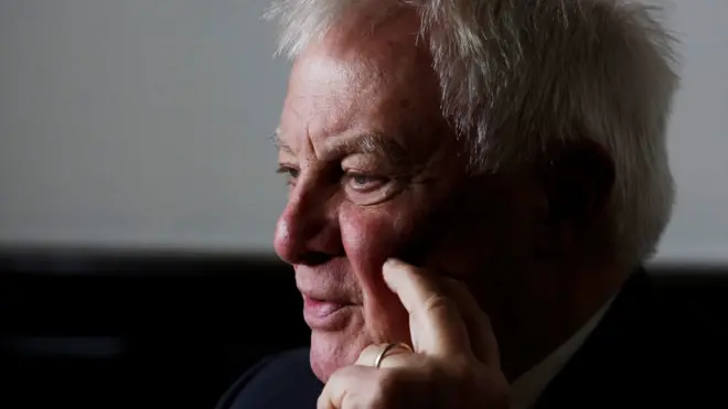 2017年是香港主权移交20周年，香港最后一任总督彭定康批评英国“罔顾责任”。