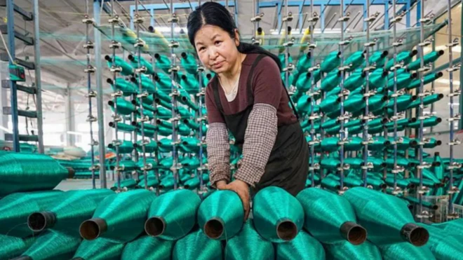 1991 नंतर पहिल्यांदाच चीनने इतकं कमी आर्थिक वाढीचं लक्ष्य ठेवलं आहे.