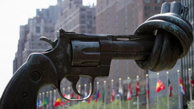 ኣብ ቀጽሪ ቤት ጽሕፈት ሕቡራት ሃገራት እትርከብ 'ዝተቖጽረት ብረት'- ብስዊድናዊ ካርል ሮይተርስዋርድ ዝተሰርሐት