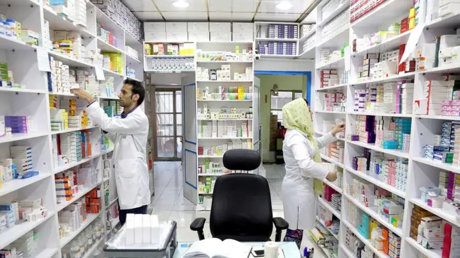 تصویری از یک داروخانه در ایران