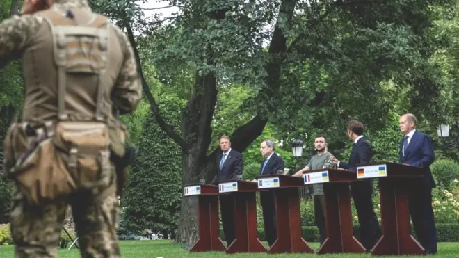 Встреча канцлера Германии Олафа Шольца, президента Франции Эммануэля Макрона, премьер-министра Италии Марио Драги и президента Румынии Клауса Йоханниса с президентом Украины Владимиром Зеленским.