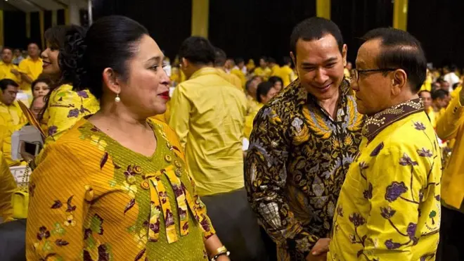 Tommy Soeharto dan Titiek Soeharto merupakan kader Golkar, keduanya bahkan sempat mencalonkan diri menjadi ketua umum partai berlambang beringin itu.