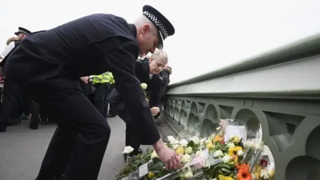 У середу на Вестмінстерському мосту пройшла акція вшанування жертв нападу