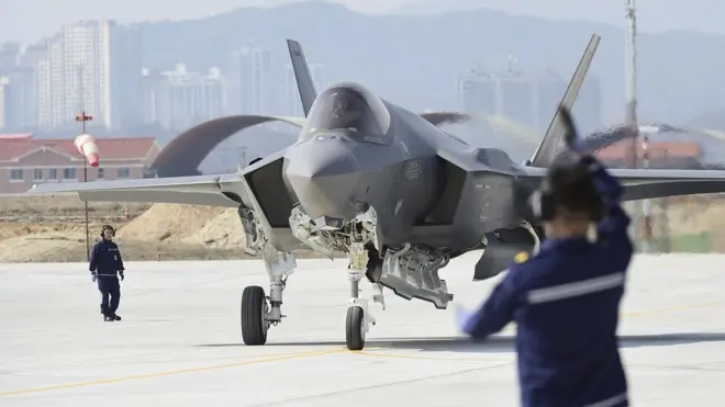 지난달 29일 청주기지에 착륙하는 F-35A 스텔스전투기