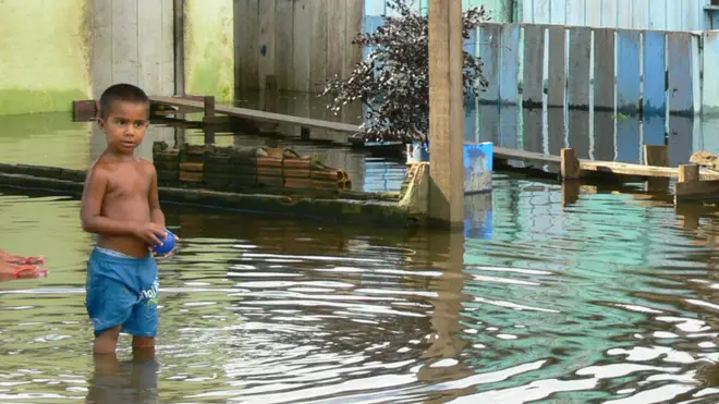 Casas inundadas en la ciudad de Itacoatiara en 2009