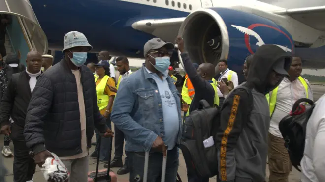 Nigerian wey arrive from South Africa sake of Xenophobic attacks and protest against foreigners.