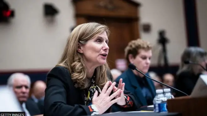 رئيسة جامعة بنسلفانيا إليزابيث ماغيل