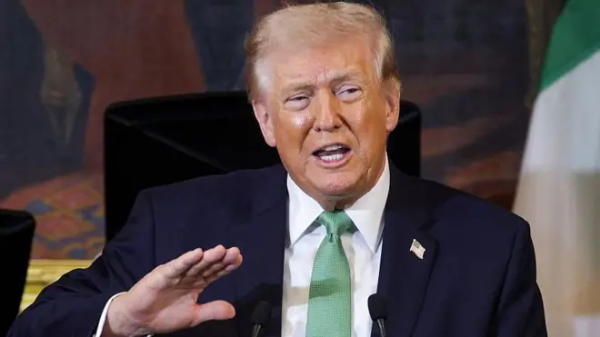 डोनाल्ड ट्रंप