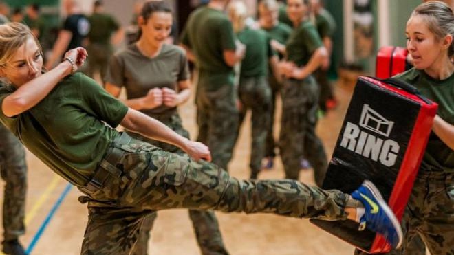 Polish female army recruits in self-defence class (Polish Defence Ministry)