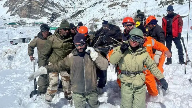 बचाव अभियान में शामिल भारतीय सेना 