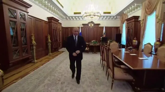 Путинова шетња кроз Кремљ