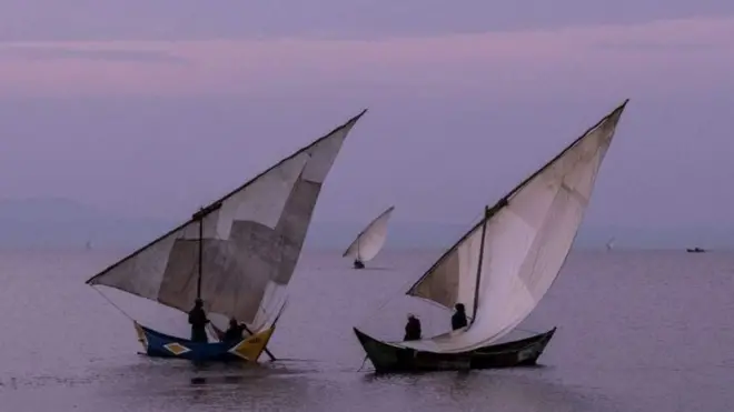 እዚ ቀላይ ሰለስተ ሃገራት ምብራቕ ኣፍሪቃ ዝካፈልኦ'ዩ