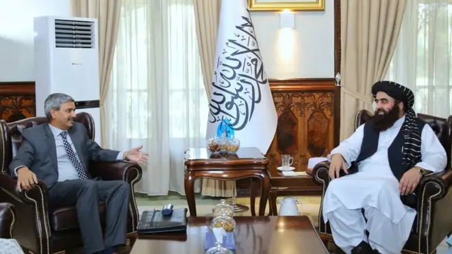 جی‌. پی سینگ، دبیر مشترک وزارت خارجه هند و امیرخان متقی، وزیر خارجه طالبان