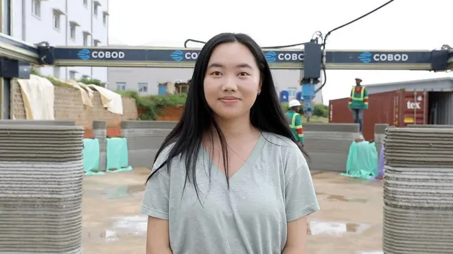 这名华裔女生只有22岁，却正在非洲岛国马达加斯加3D打印一所学校。