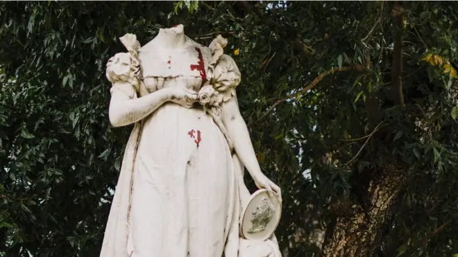 ¿Existe evidencia científica de que la cabeza puede permanecer consciente después de haber sido separada del cuerpo?