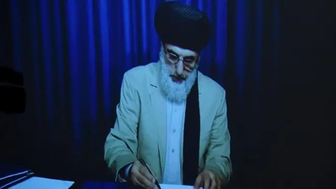 ګلبدین حکمتیار د ویډيو کانفرانس له لارې د سولې تړون لاسلیک کړ.