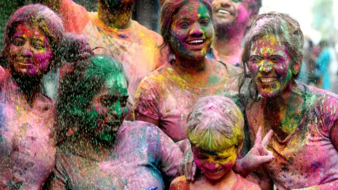 Свято барв Холі