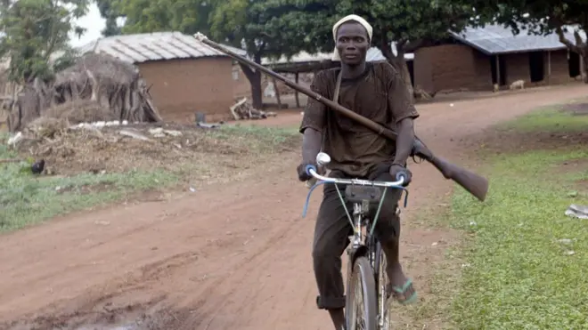 Many states for Ngeria get vigilante groups, especially for states wey plenty gbege don happen. Dis vigilante for Sabon Gida for Plateau state dey patrol di town.