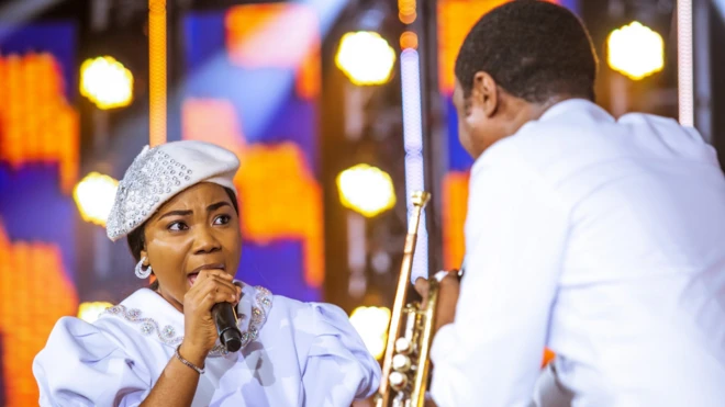 Mercy Chinwo and her husband Pastor Blessed sue di five pipo