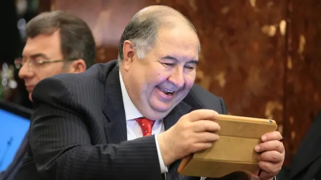 Миллиардер Алишер Усманов отвергал обвинения Навального не только в суде, но и с помощью видео-блогов