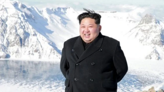 ภาพล่าสุดของนายคิม จอง อึน บนยอดเขาเพ็กตูซึ่งถือกันว่าเป็นภูเขาไฟศักดิ์สิทธิ์