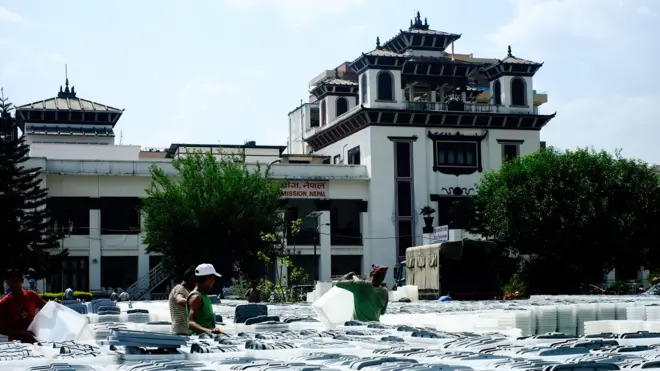 निर्वाचन आयोग परिसरमा निर्वाचन सामग्रीको थुप्रो (फाइल तस्बिर)