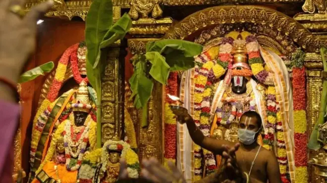 तिरुमाला तिरुपती देवस्थानम बोर्डानं अलीकडेच निर्णय घेतला आहे की तिरुमालास्थित तिरुपती बालाजी मंदिरात बिगर-हिंदू कर्मचाऱ्यांची नियुक्ती केली जाऊ नये.
