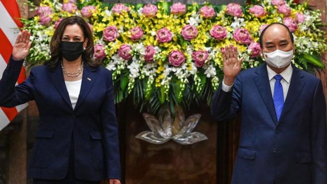 Trong cuộc gặp Chủ tịch nước Nguyễn Xuân Phúc tại Hà Nội, Phó Tổng thống Mỹ Harris đã kêu gọi gia tăng sức ép với Bắc Kinh để buộc nước này tuân thủ Công ước của LHQ về Luật Biển