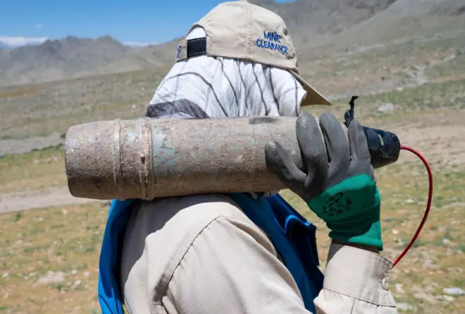 له افغانستان سره د امریکا د مرستو بندېدو او د نورو مرستندویه هېوادونو د مرستو کمېدو سره، په افغانستان کې د ماین پاکۍ پروګرامونه هم په جدي ډول اغېزمن شوي دي. ارشیف تصویر